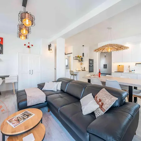 Stylish In Centro - Tcm (adults Only) *